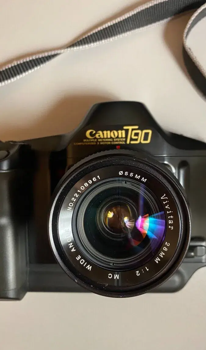 Canon T90 + Vivatar 28mm f/2