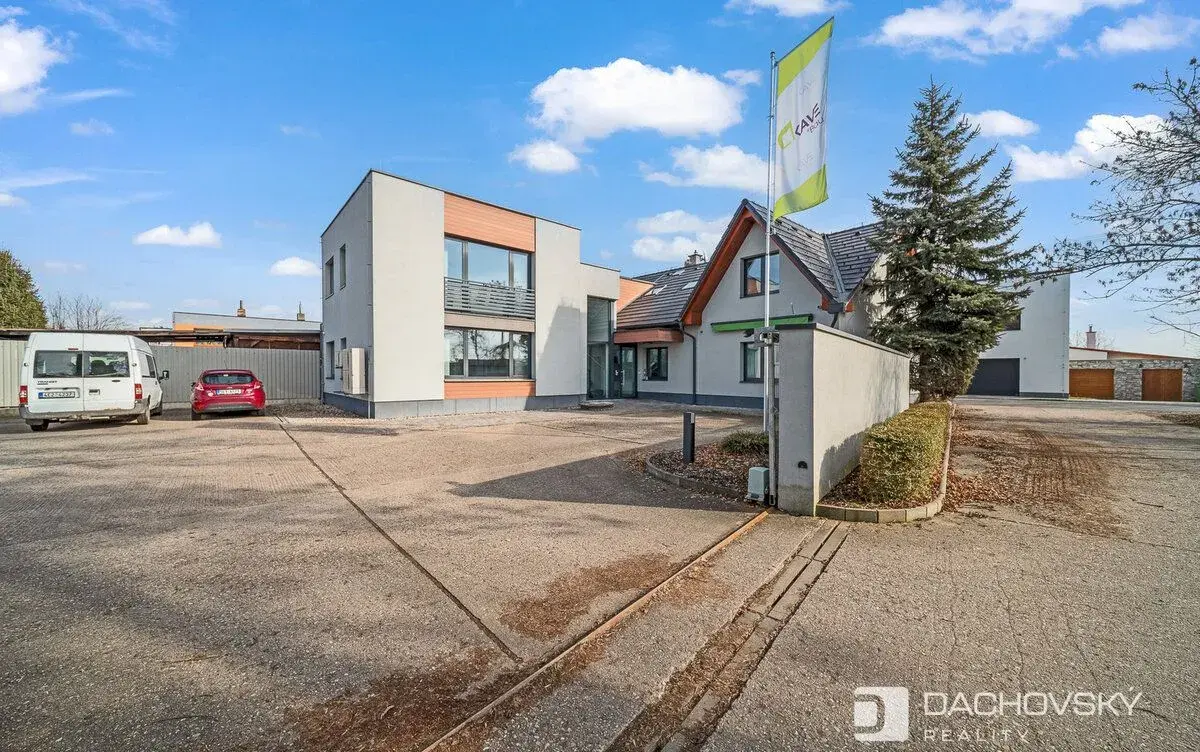 Prodej obchodního prostoru 374 m2