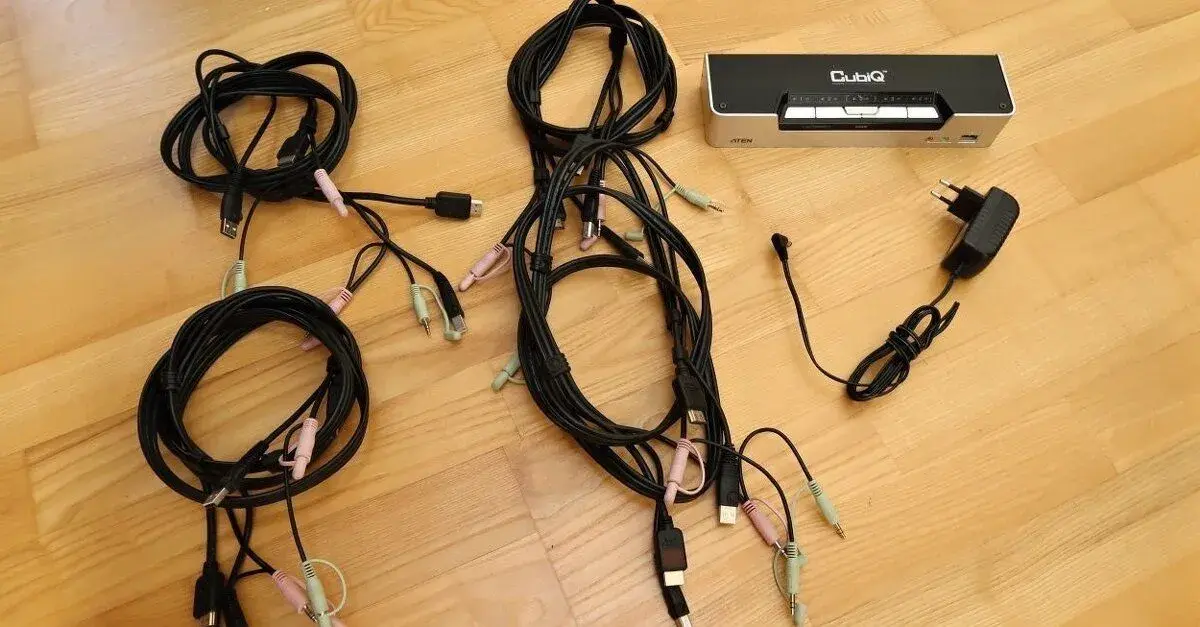 Přepínač ATERN CS-1794 4-port KVMP USB HDMI