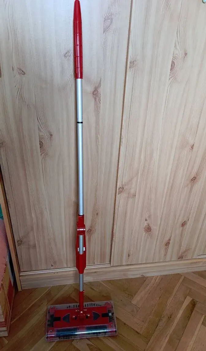 Elektrický uklízeč Maxxx G6 se 4 kartáči