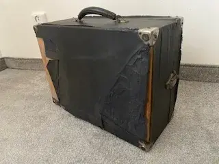 Starožitný kufříkový gramofon na kliku k renovaci, Praha 8