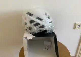 Knapper hokejbalová helma M 50–56 cm – bílá, nová