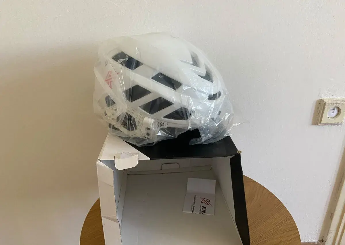 Knapper hokejbalová helma M 50–56 cm – bílá, nová