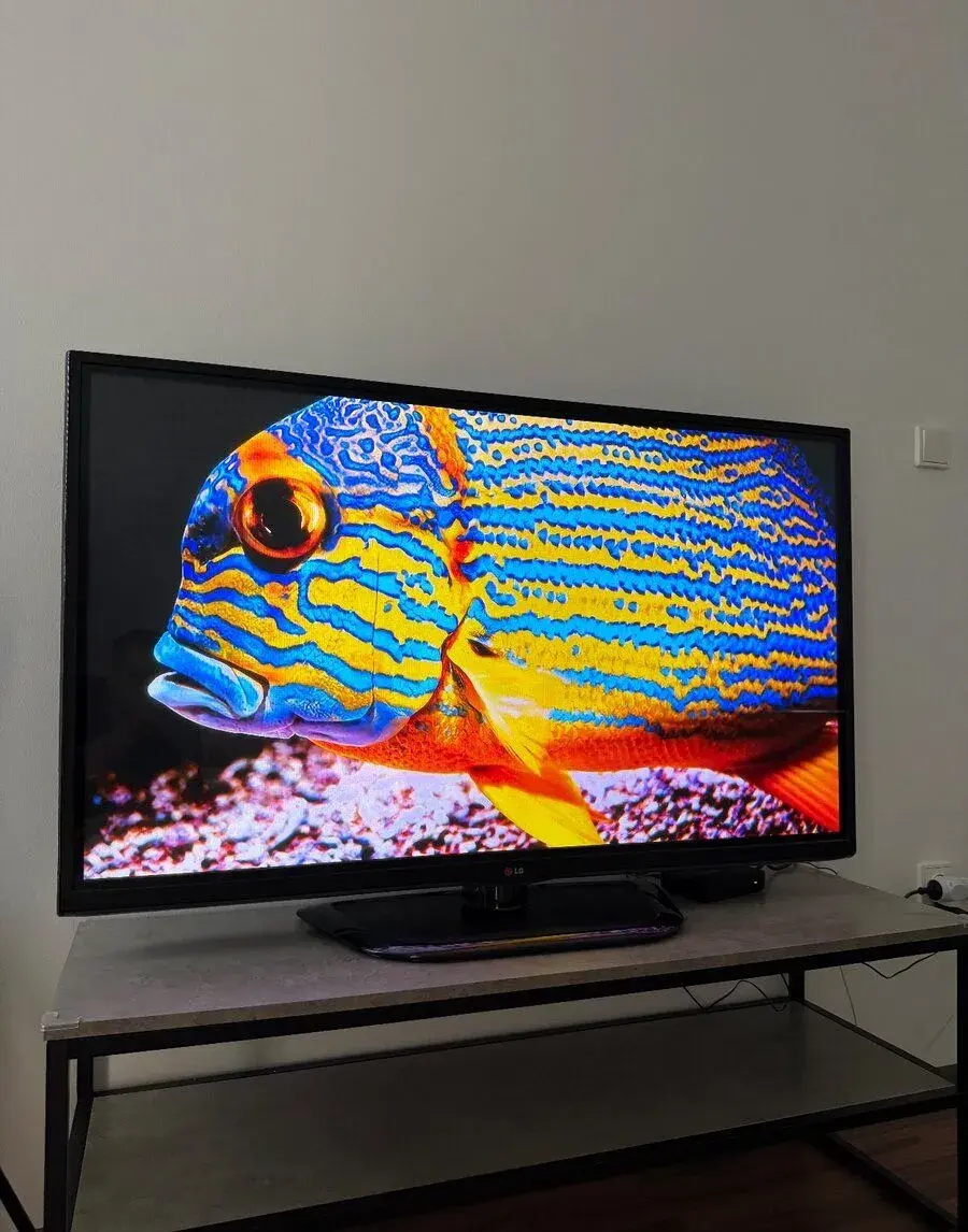 LG úhlopříčkou 50 palců ( 127 cm)