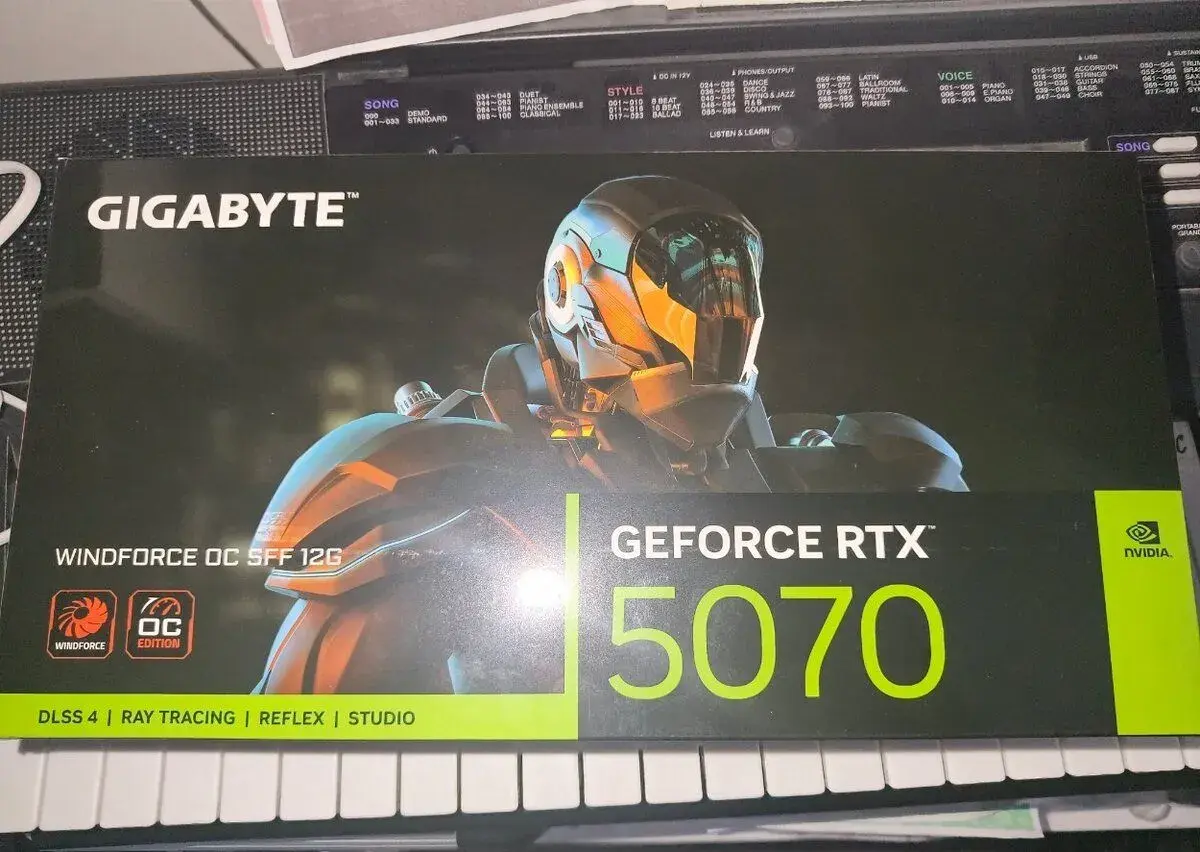 RTX 5070 gigabyte windforce oc sff 12gb