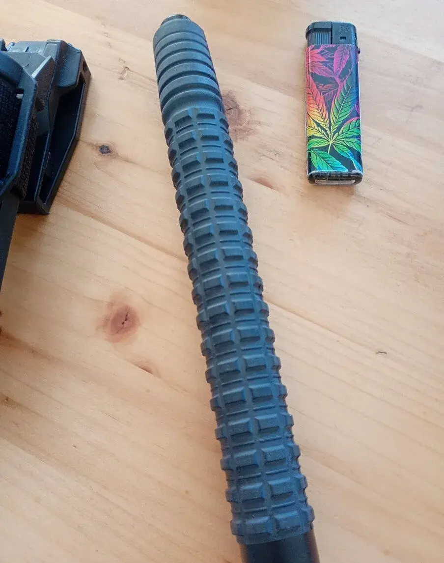 Teleskopický obušek originál policie - kalený . 23