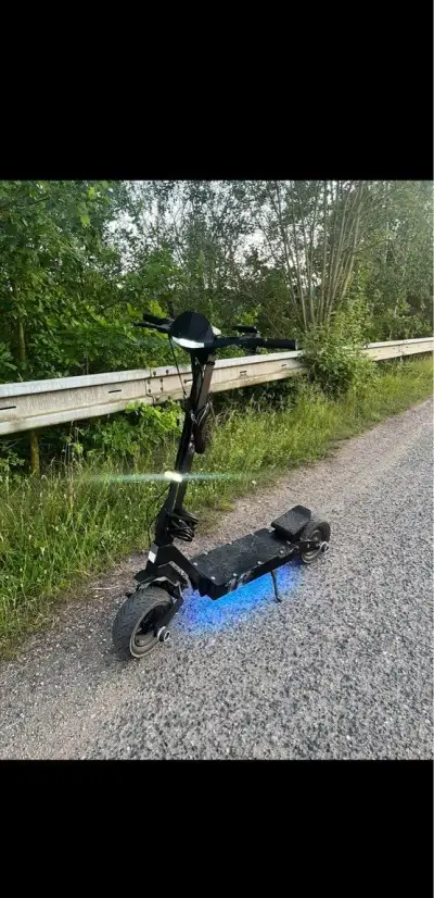 Elektrokoloběžka skoro nováKukirin G4 2026