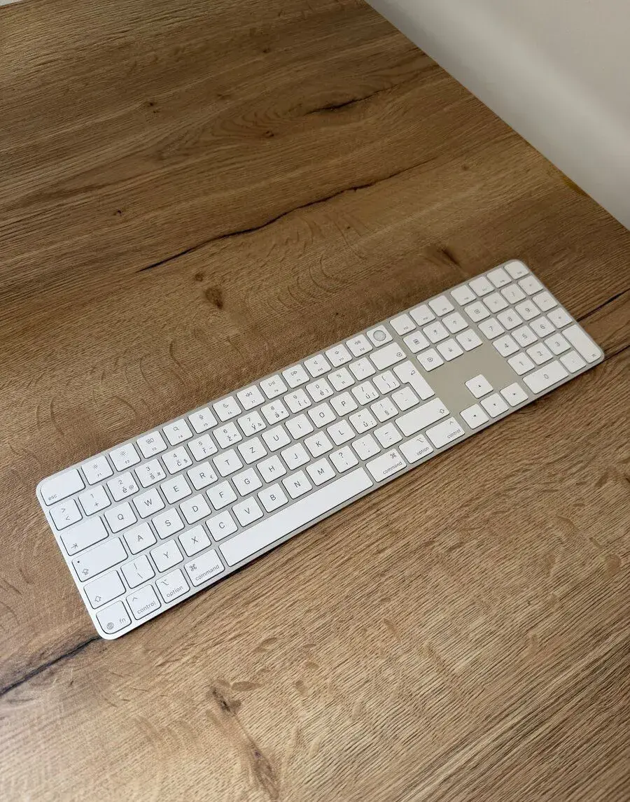 Apple Magic Keyboard s Touch ID, USB-C