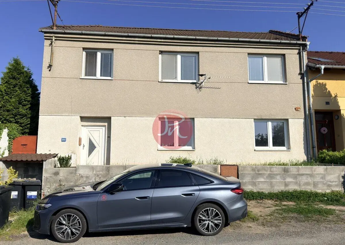 Prodej řadového rodinného domu 2x 2+kk po částečné rekonstru
