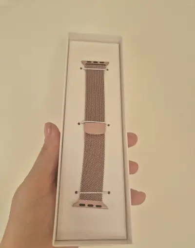 Apple Watch řemínek + nabíjecí stanice 3v1