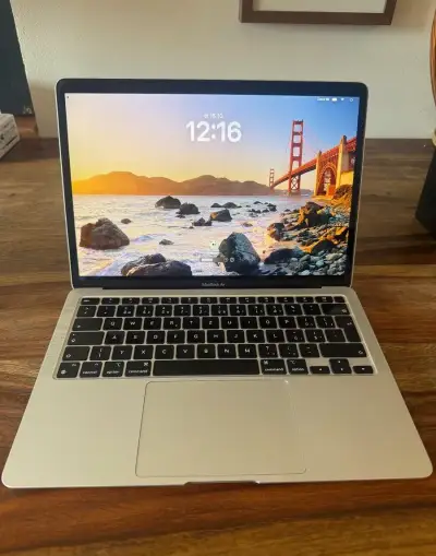 MacBook Air M1 2020 – 16 GB RAM / 1 TB SSD – stav