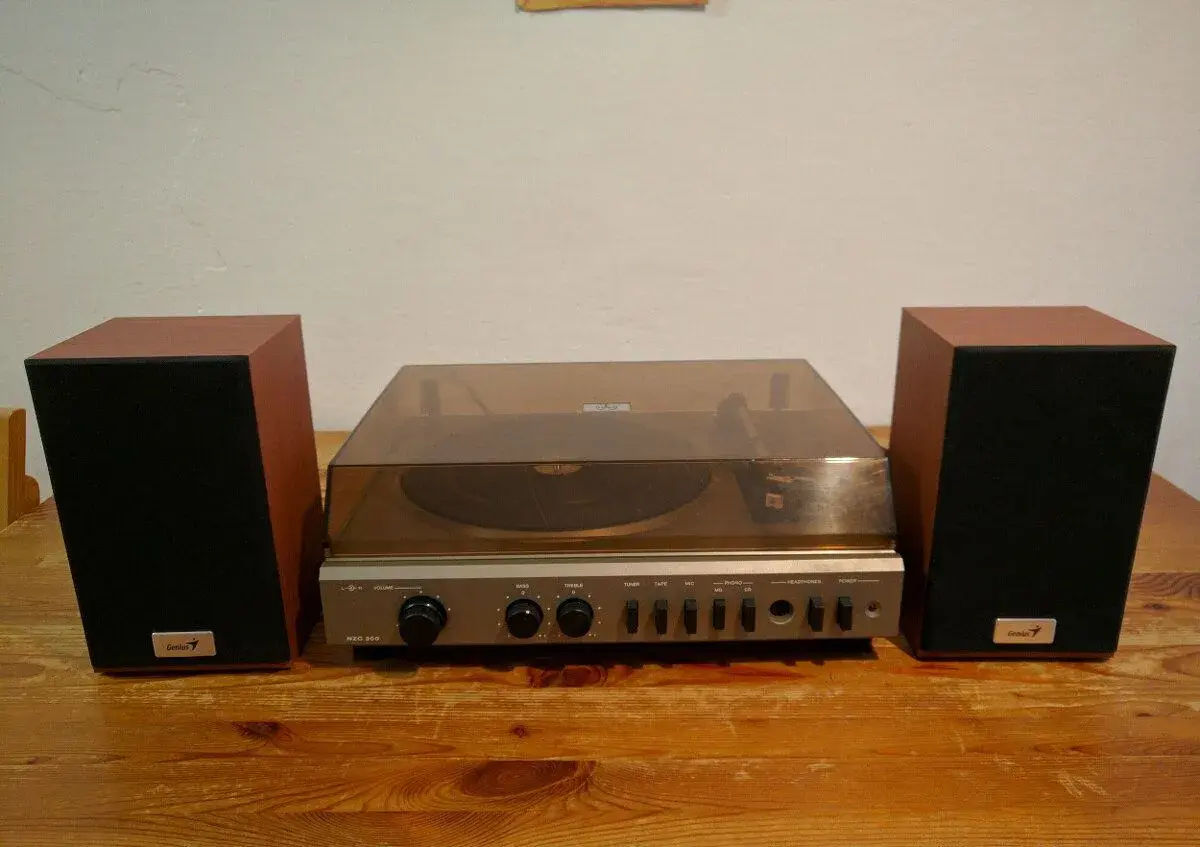 Gramofon Tesla NC 300 se zesilovačem + repro