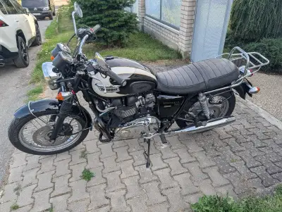Triumph bonneville T100