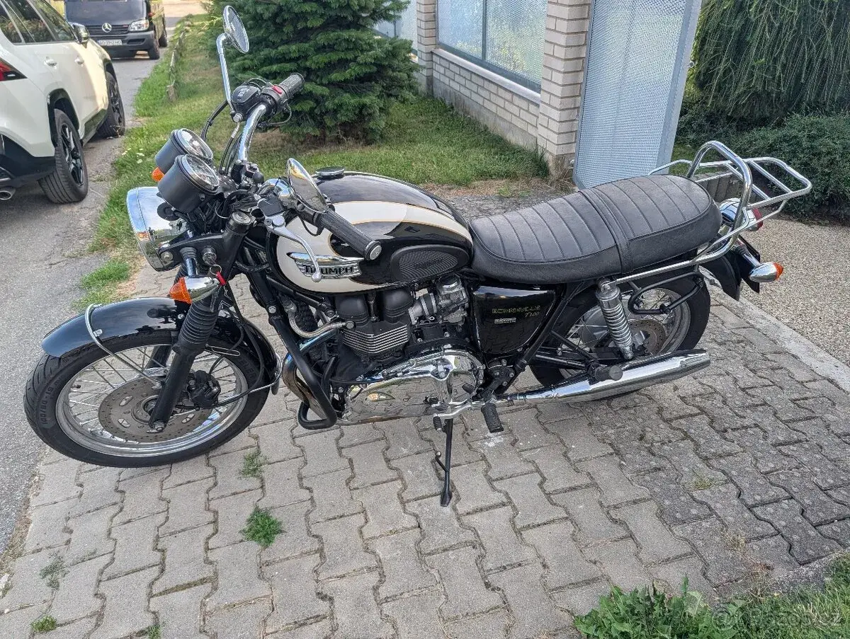 Triumph bonneville T100