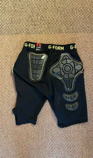 Protective shorts G-Form