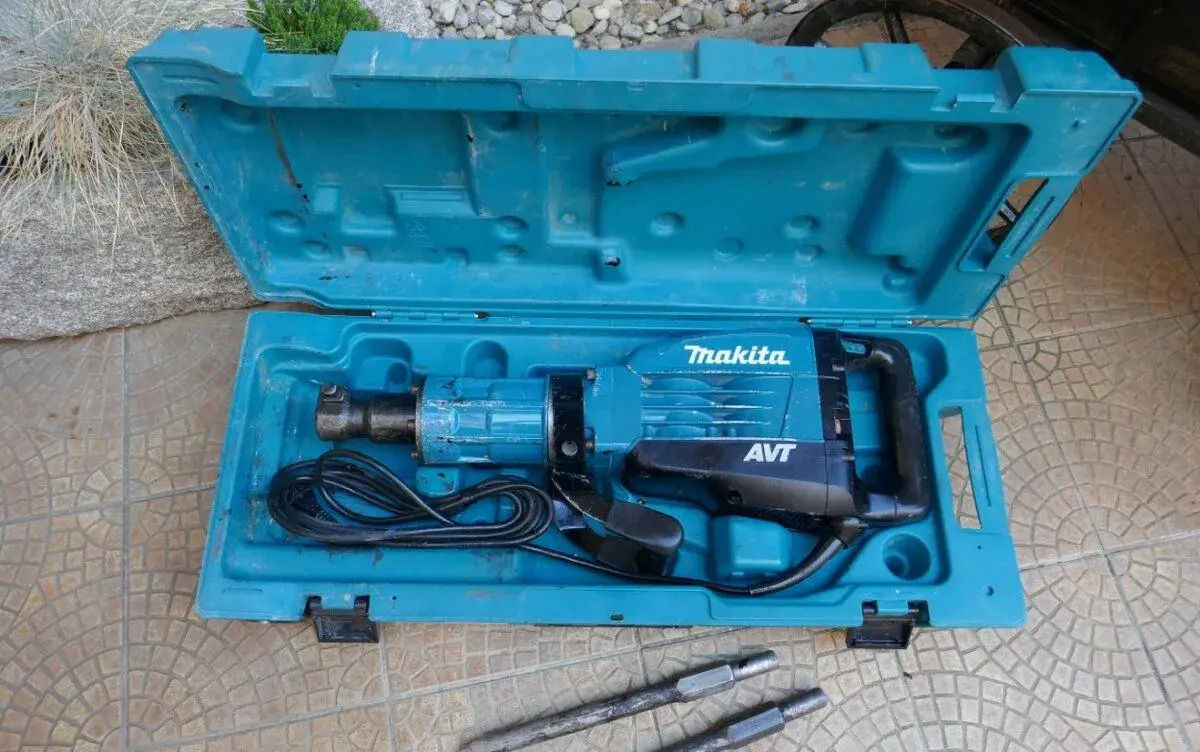 Bourací kladivo Makita HM1317C//25jaulů