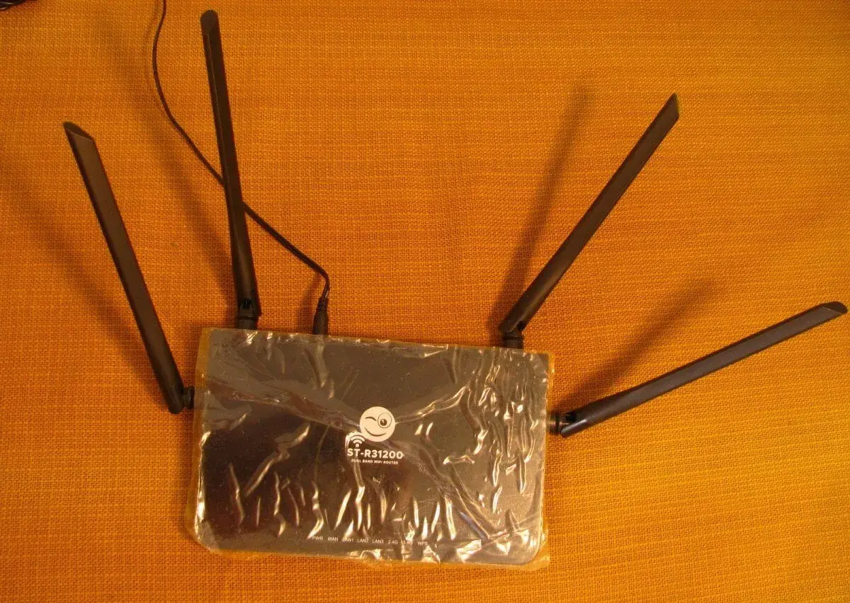Bezdrátový Wi-Fi router 2,4 / 5,0 GHz, 1200Mb/s Starnet ST-R