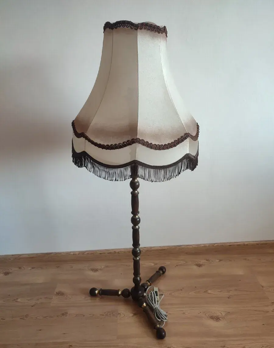 Retro stojací lampa