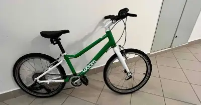 Dětské kolo WOOM ORIGINAL 4 – 20”, zelené, 8 rychlostí, SRAM