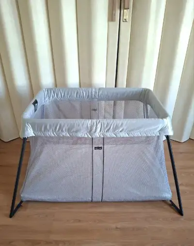 Nejen cestovní postýlka BabyBjörn