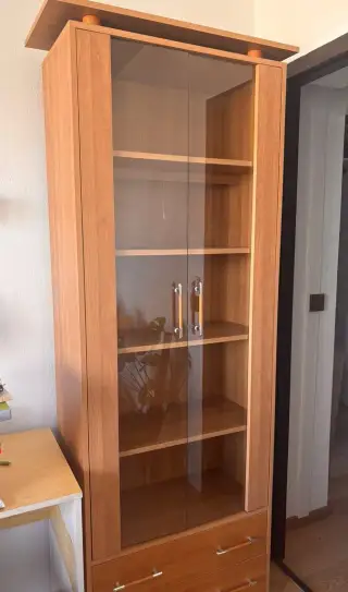 Vitrína s úložným prostorem