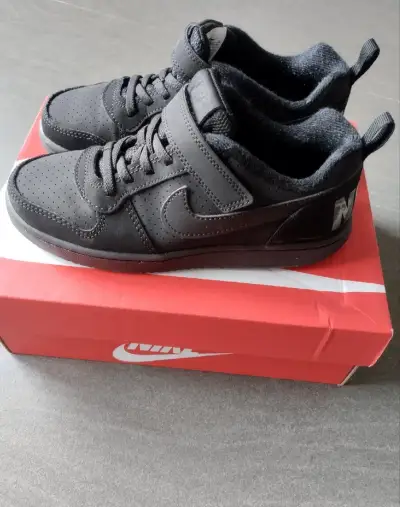 Nike dětské tenisky vel. 33 – jako nové