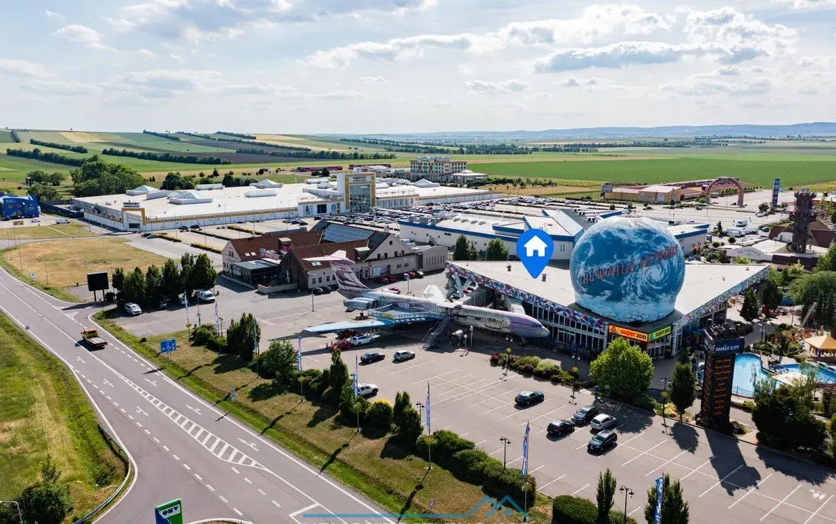 Pronájem komerčního prostoru 46m2, Family City, Hatě u Znojm