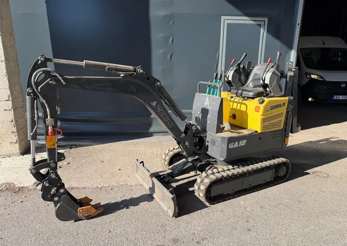 Minibagr 1,2T - motor Kubota, joysticky