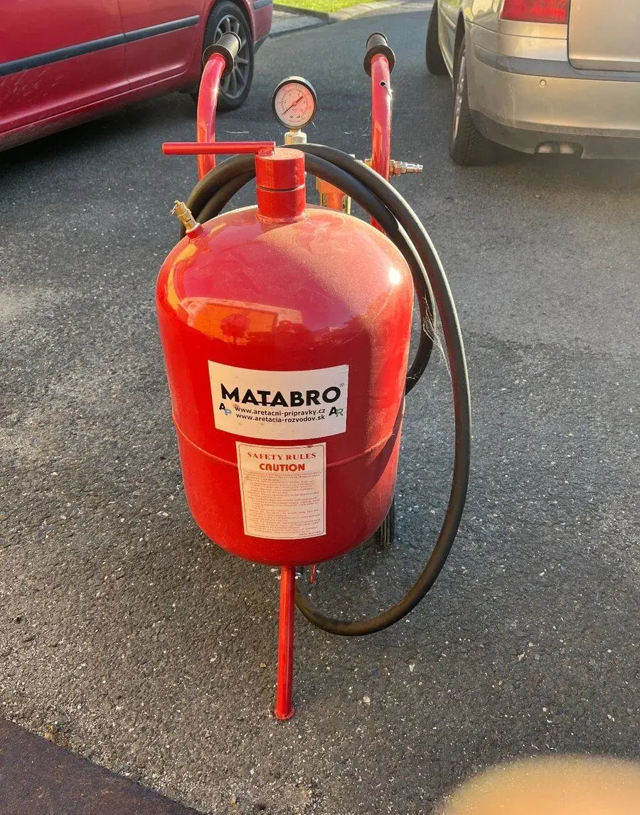 MATABRO MB-SB38L – mobilní pískovačka 38 l + písek