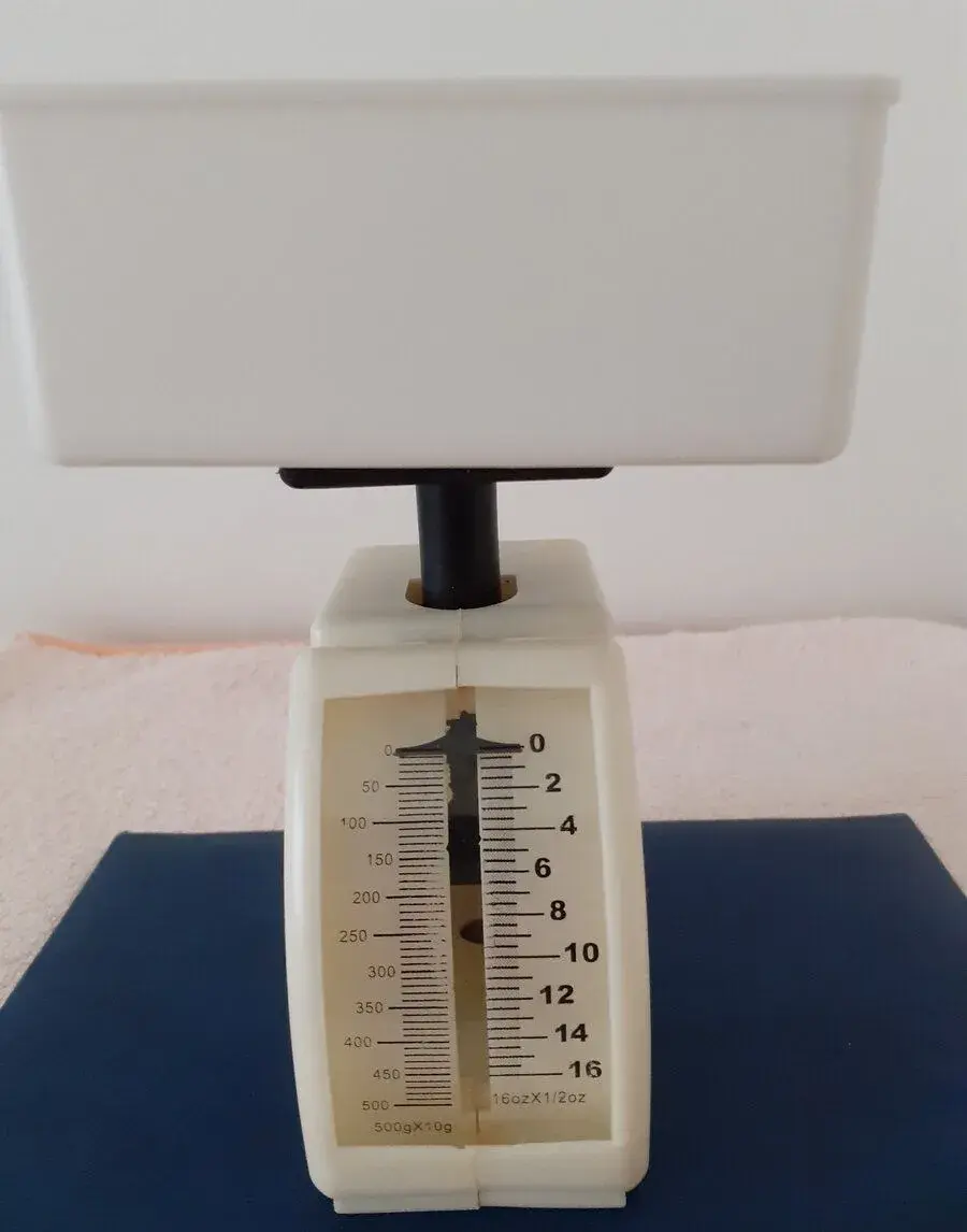 Retro mechanická kuchyňská mini váha