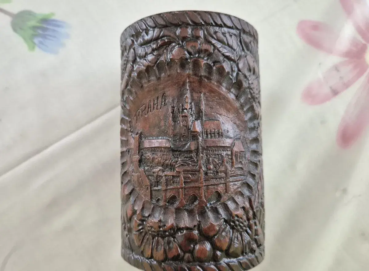 Starý držák svíčky s reliefem Praha - Pražský Hrad