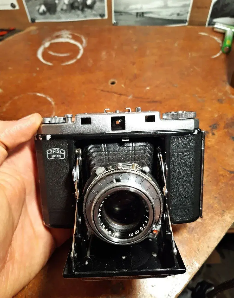 Měchový fotoaparát Zeiss Ikon Super Ikonta