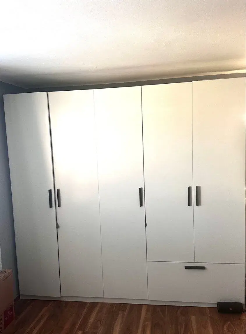 Šatní skříň MILOS 5T1S – 225 cm