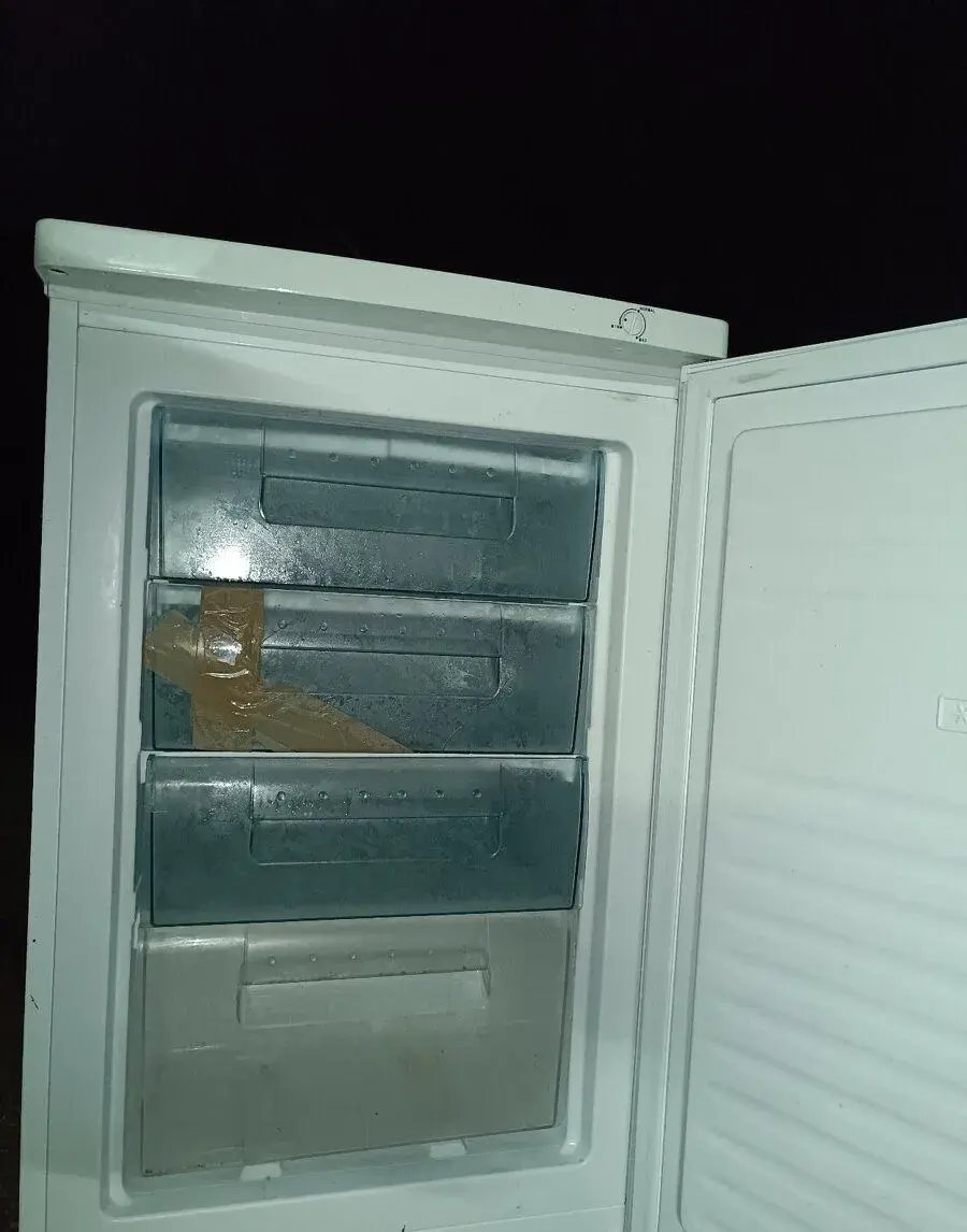 Mrazák 85 cm na 4 šuplíky v dobrém funkčním stavu