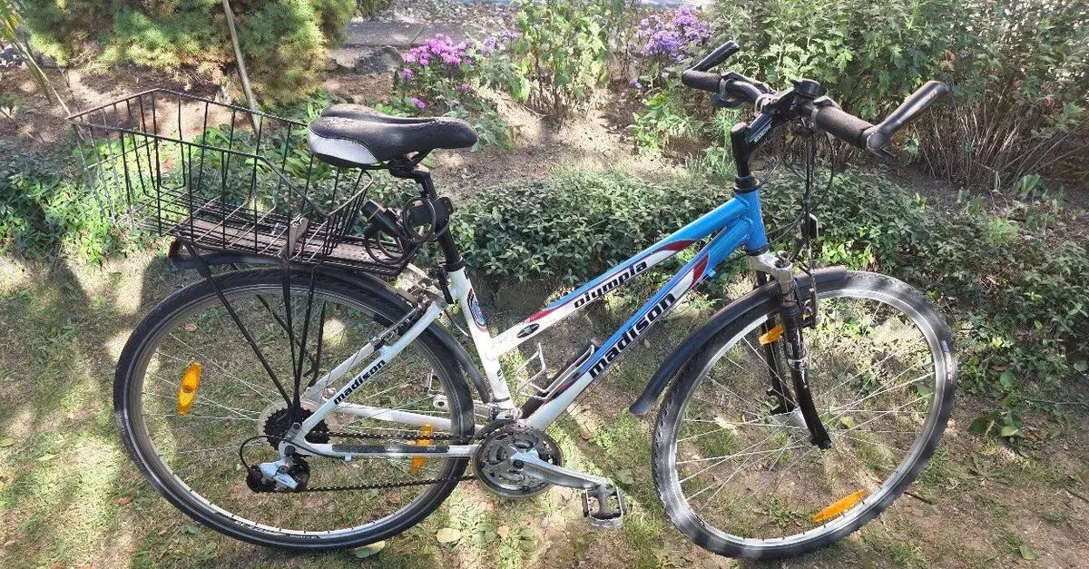 Dámské trekingové kolo Madison Olympia 28" – Al rám 17"
