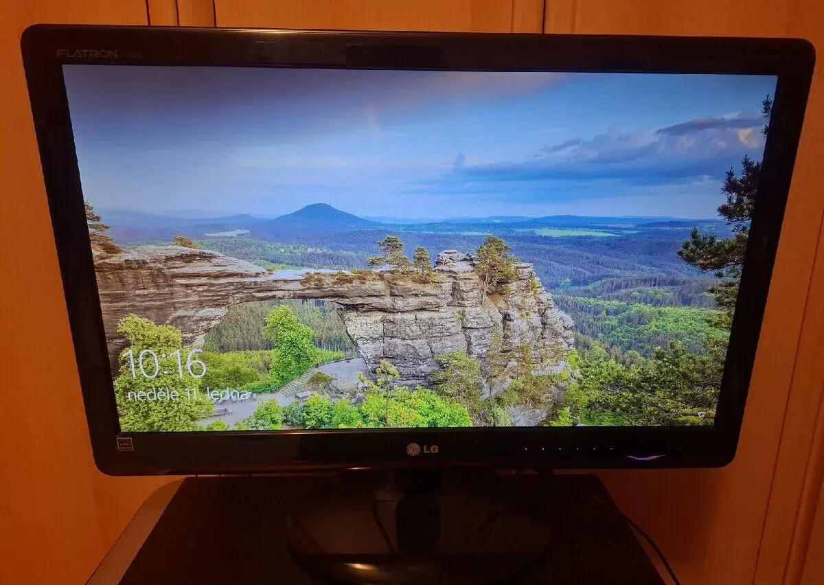 Monitor 23" LG
