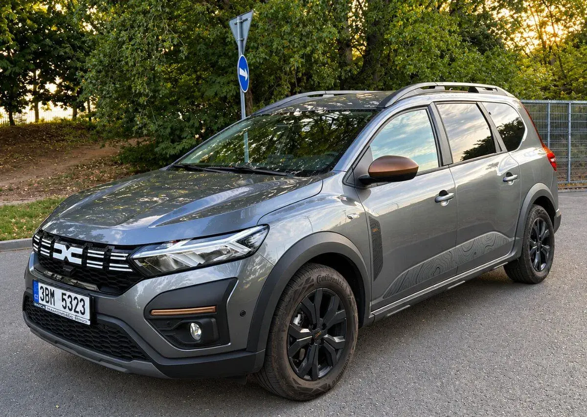 Jogger Hybrid140 Extreme, 7 míst, 2025, 32 000 km, top stav
