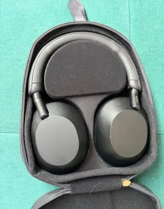 Sony WH-1000XM5 – stav, kompletní balení