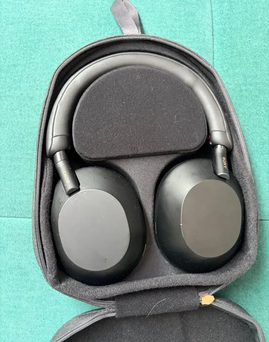 Sony WH-1000XM5 – stav, kompletní balení