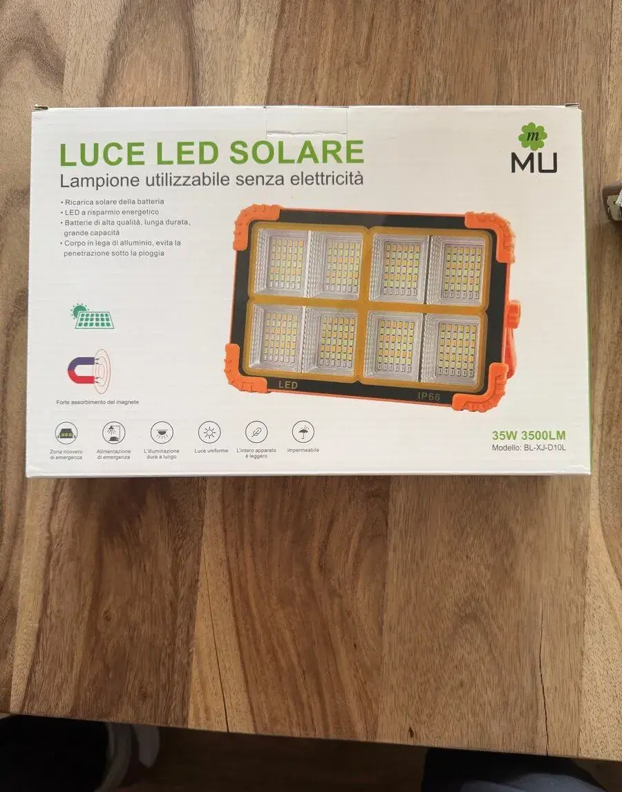 Solární LED reflektor MU – 35W / 3500 lm (IP66)