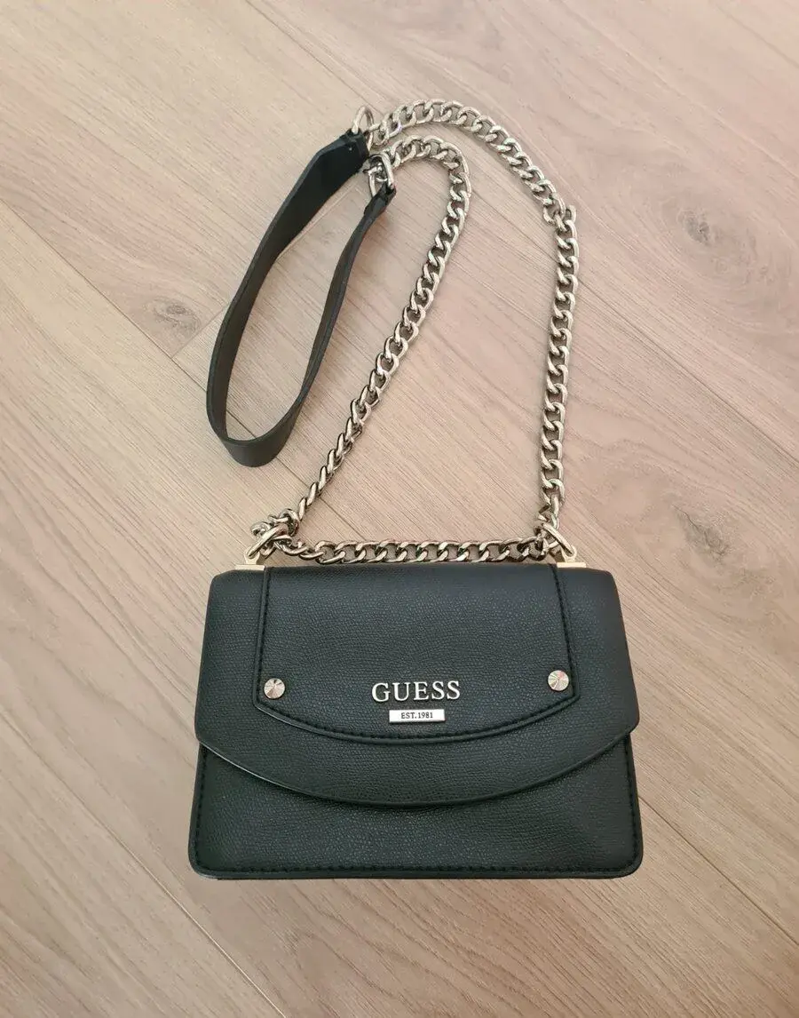 Kabelka guess black