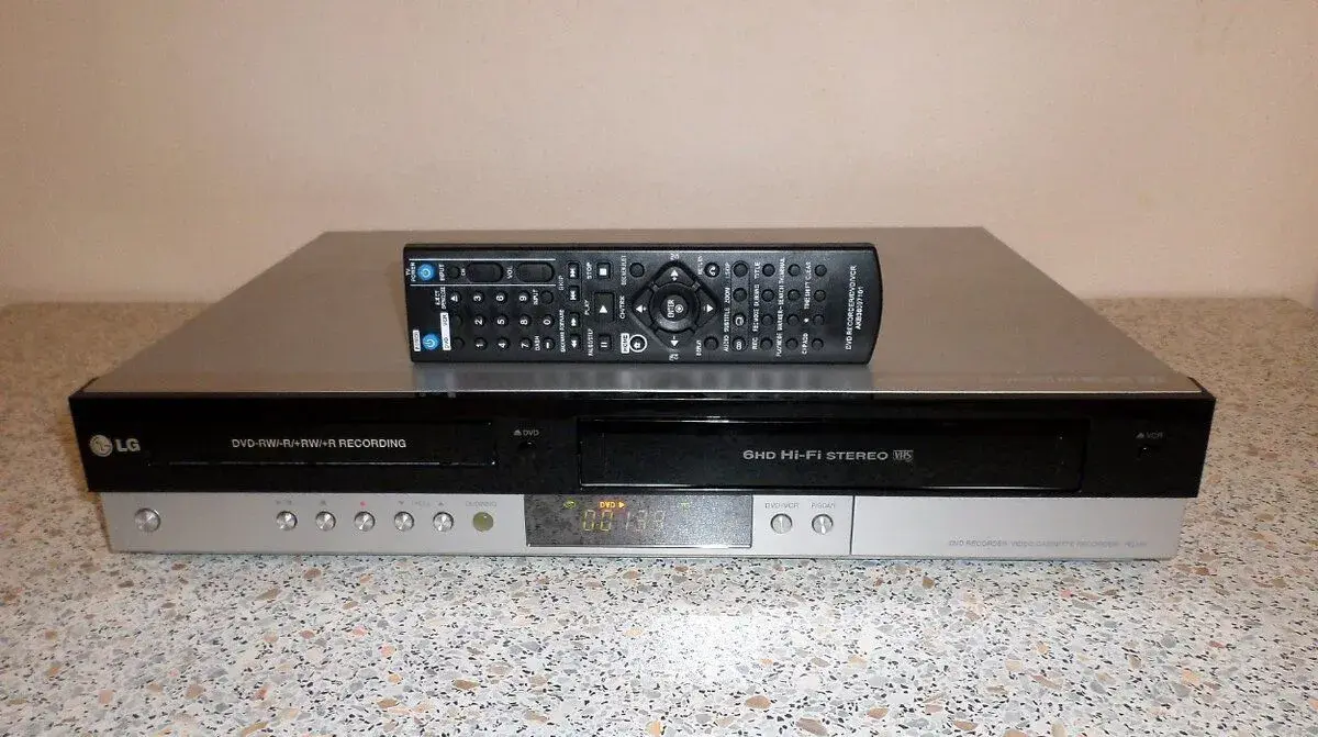 VHS-DVD rekordér LG RC185 (záznam VHS na DVD)