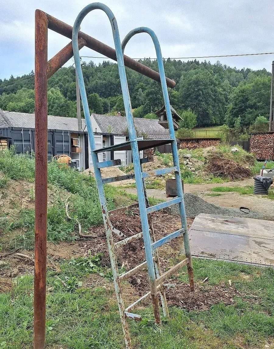 Schody (nejen) k bazénu