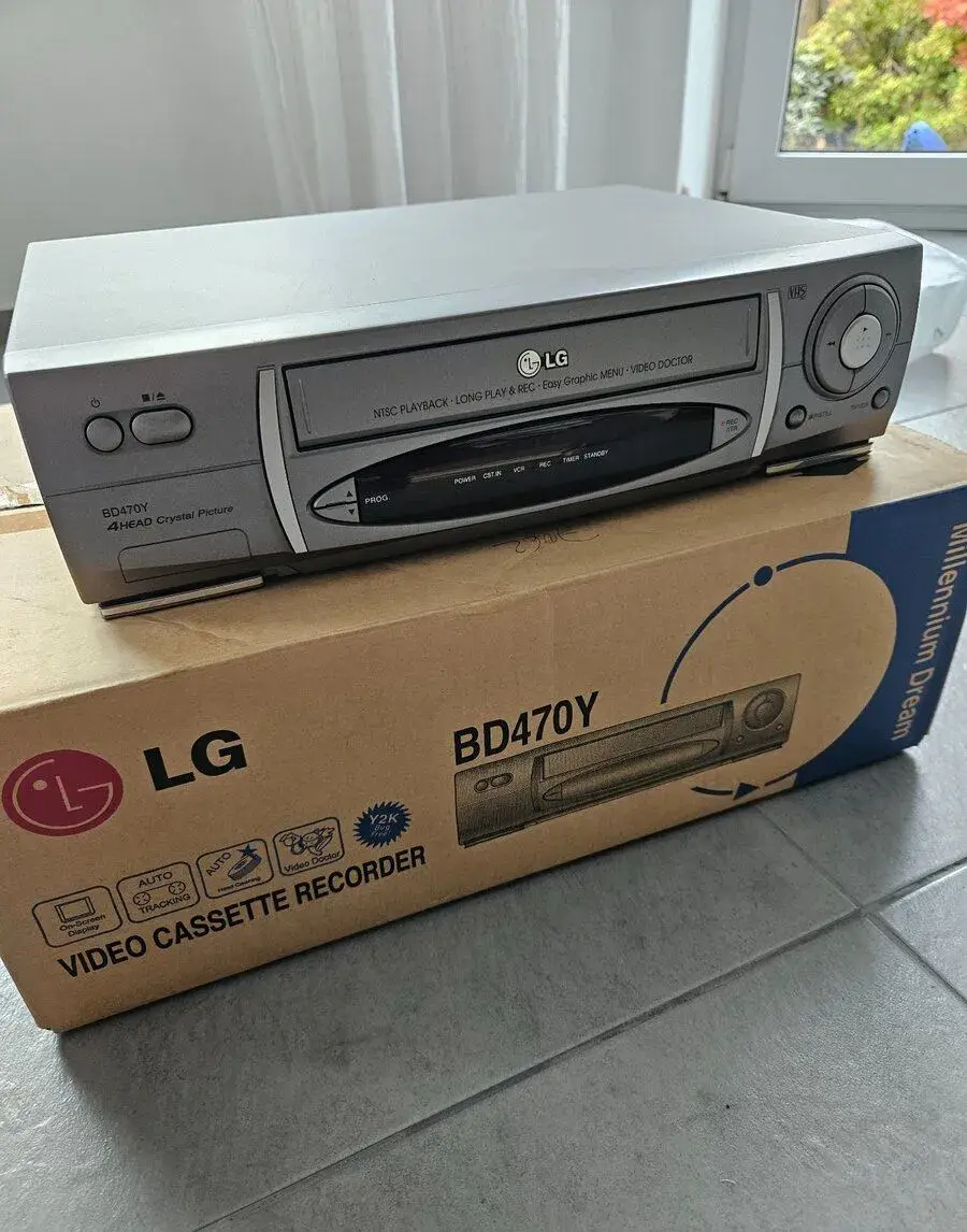 VHS videorekordér LG BD470Y