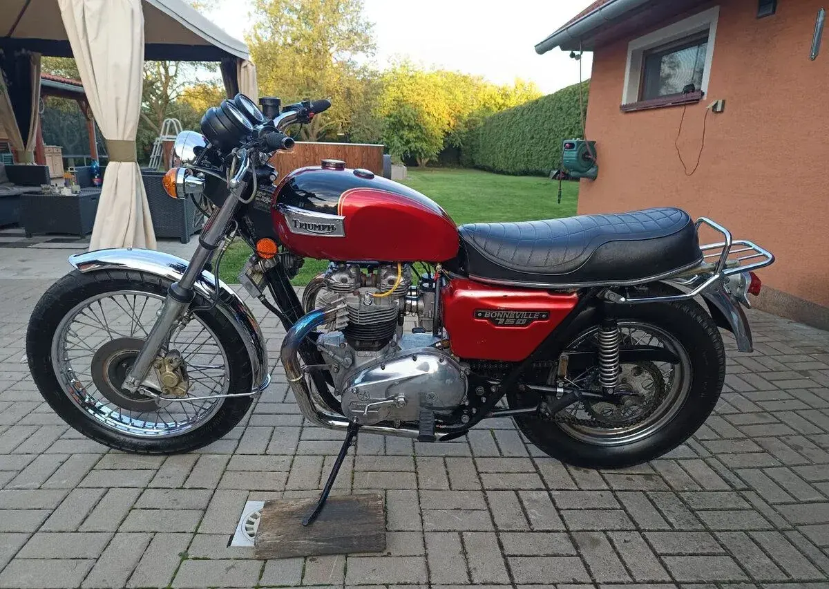 Triumph Boneville 750 T140