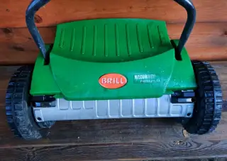 Vřetenová ruční sekačka BRILL