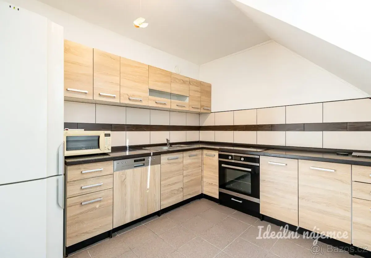 Pronájem bytu 2+kk, U Valu, Nupaky, 21900 Kč/měs, 50 m2