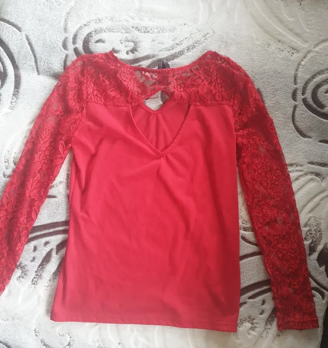 Červená halenka s krajkovými rukávy, vel.34/36