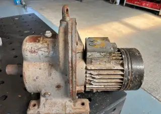 elektromotor s převodovkou 2
