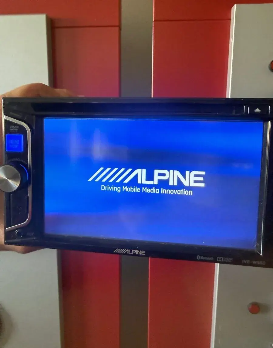 Multimediální jednotka Alpine IVE-W560BT